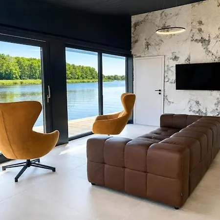 Cozy Waterfront House With Jacuzzi Botel *