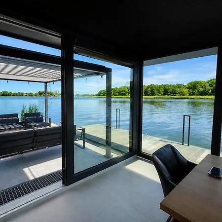 Cozy Waterfront House With Jacuzzi Botel Dziwnów